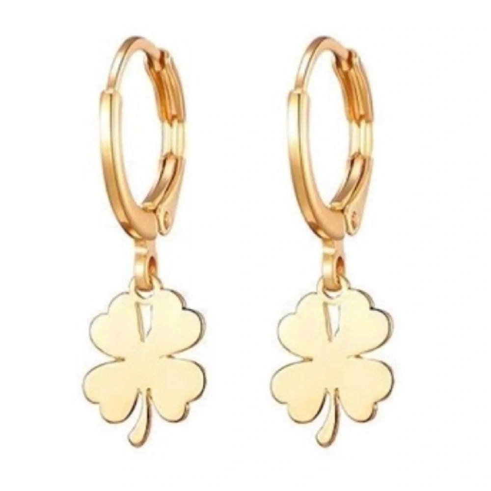 Clover huggie earrings